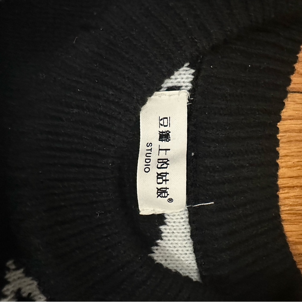 Black & White Sheep Motif Crewneck Sweater - Picture 7 of 8